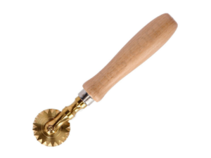 Brass cutter wheel with single toothed blade