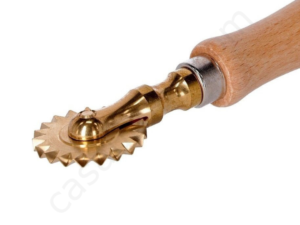 Brass cutter wheel with single toothed blade