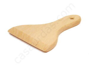 Spatula with beech wood handle for pasta cutting board