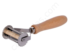 Cutting tool with stainless steel toothed blades for making farfalle pasta - 56mm